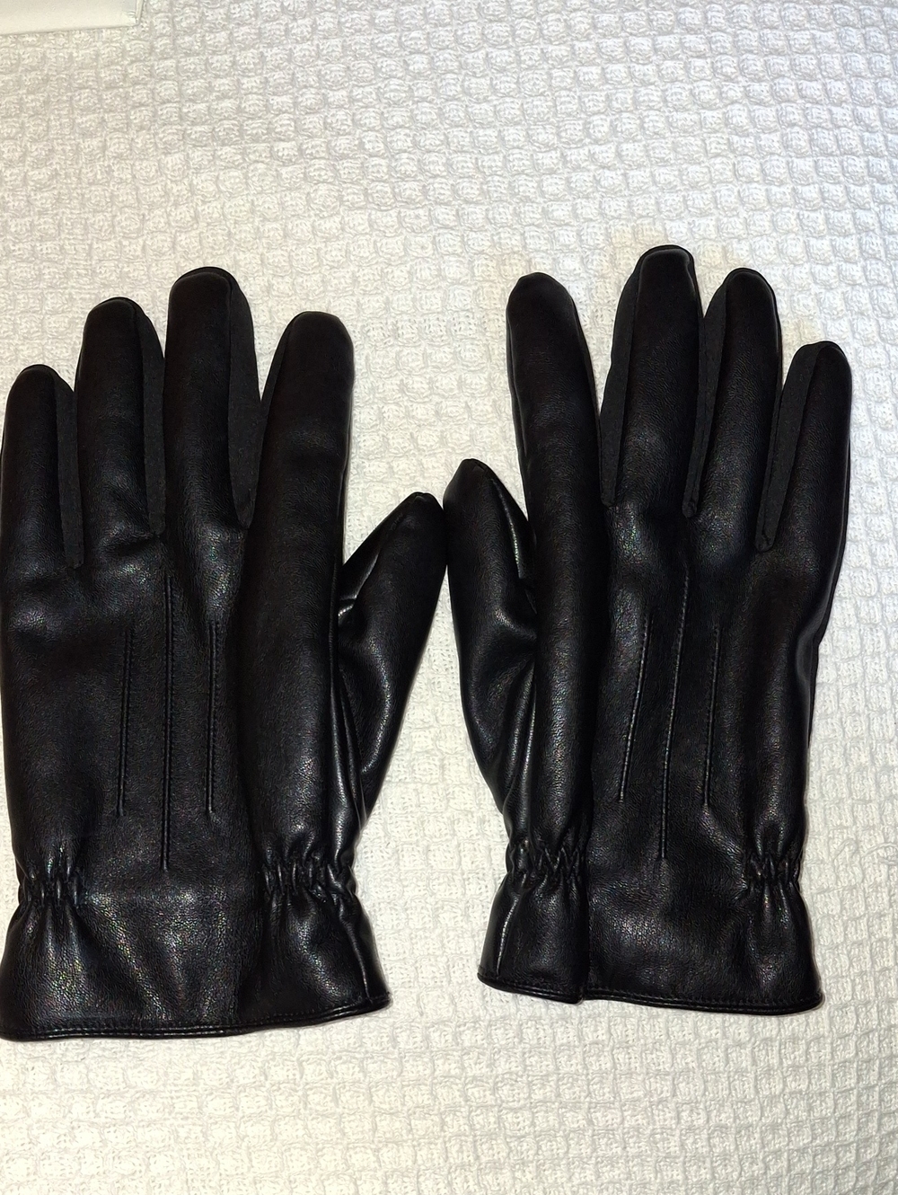 isotoner Men's Black Leather Dress Gloves with Three-Point Stitch